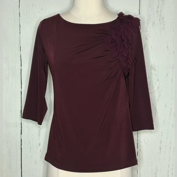 Elegant Burgundy Women's Top - Picture 3 of 7